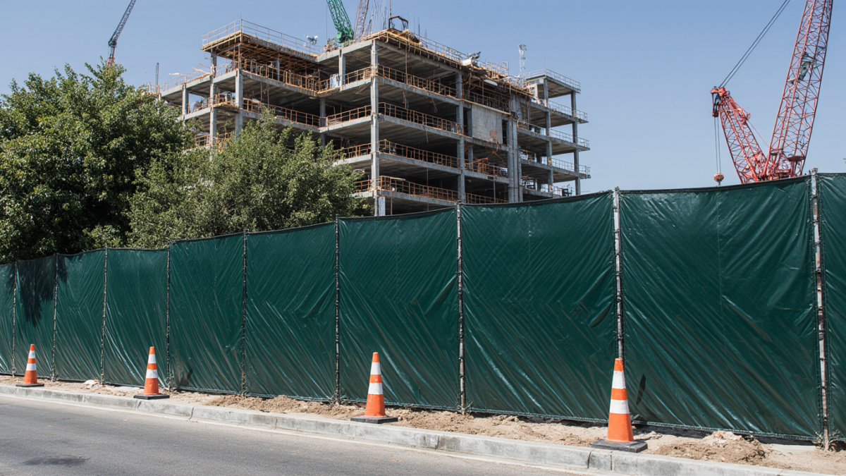 Cerramientos de Obra: Tipos, Materiales y Recomendaciones para una Construcción Segura - Constructora Lencova