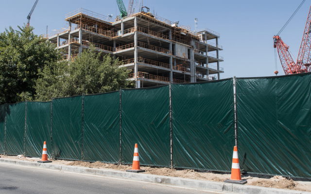 Cerramientos de Obra: Tipos, Materiales y Recomendaciones para una Construcción Segura - Constructora Lencova